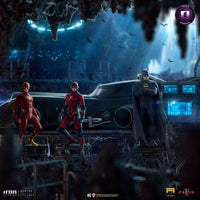 Iron Studios DC Comics Estatua Art Scale Deluxe 1/10 The Flash Movie Batmobile 31 cm