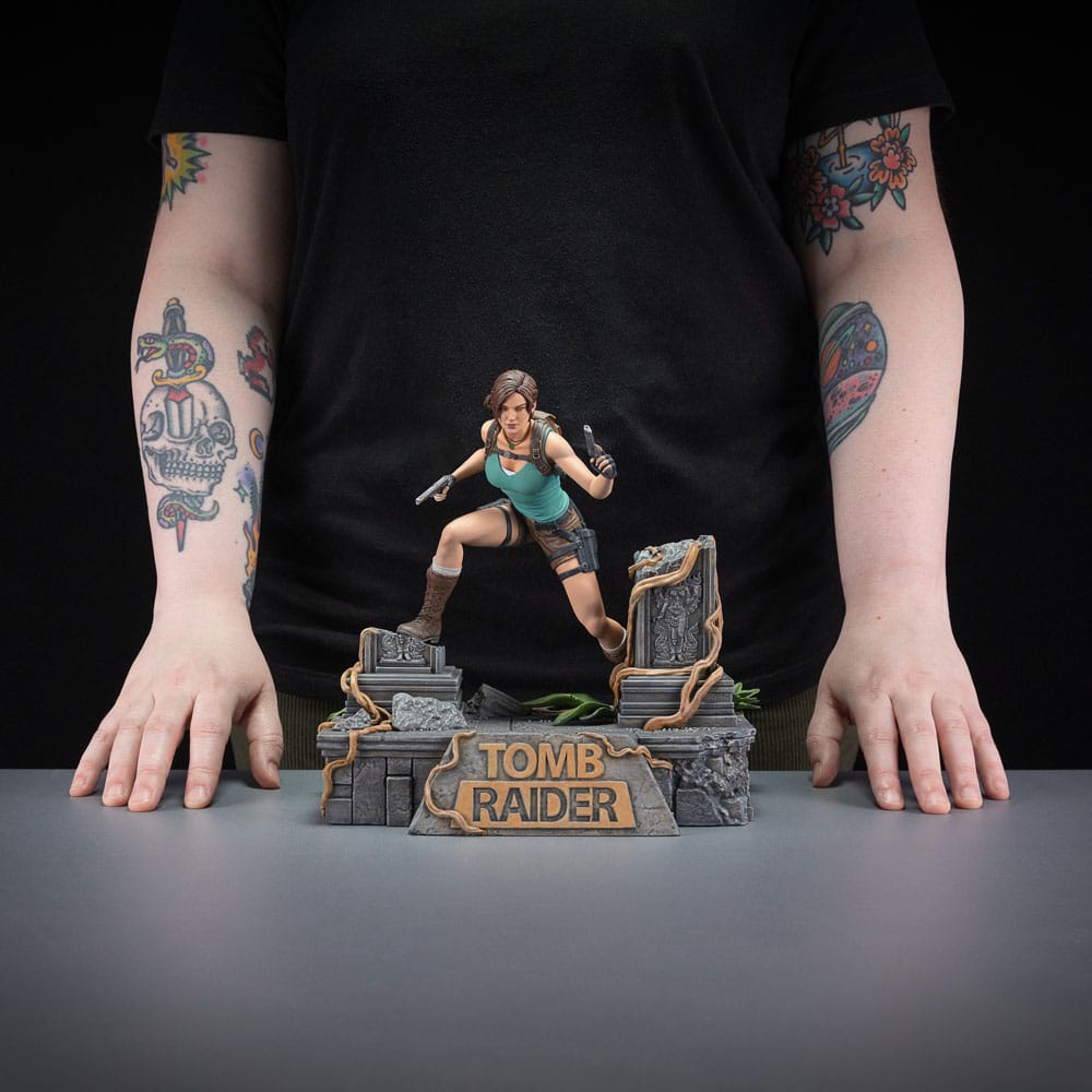 DARK HORSE CÓMIC Tomb Raider Estatua PVC Lara Croft 24 cm