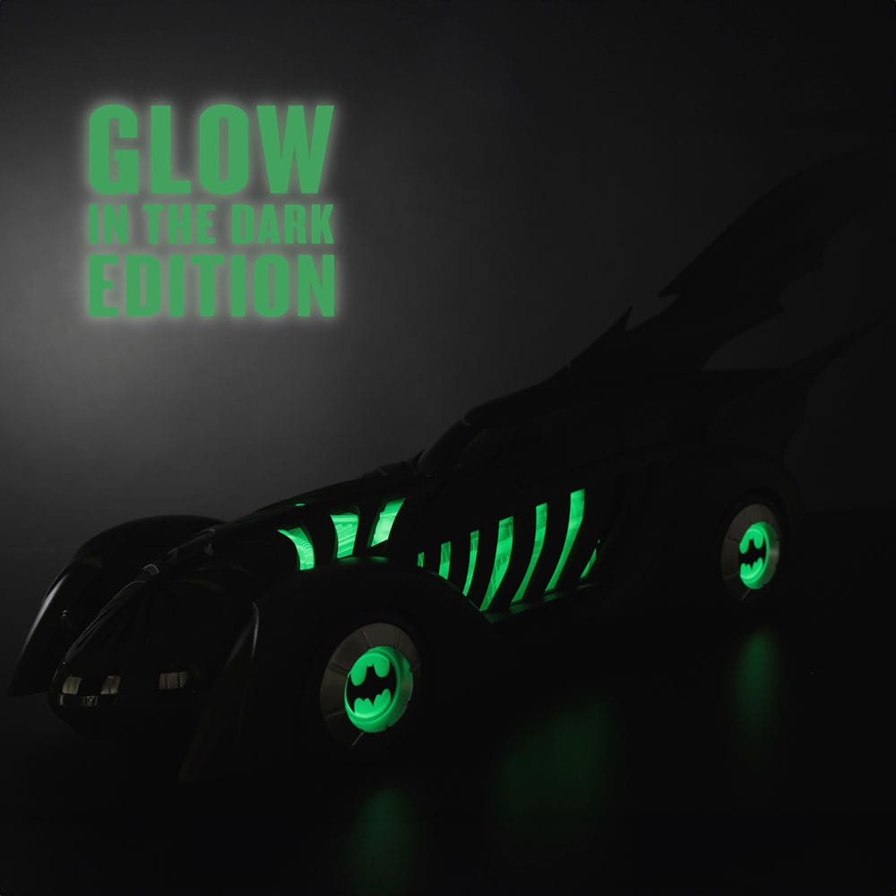 MCFARLANE TOYS Batman Forever DC Multiverse Vehículo Batmobile Glow in the Dark Edition (Gold Label) 79 cm