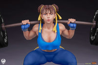 PCS Collectibles Street Fighter Estatua Premier Series 1/4 Chun-Li Powerlifting (Alpha Edition) 37 cm