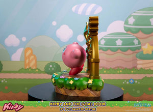 Kirby Estatua PVC Kirby and the Goal Door 24 cm