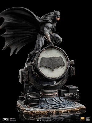 Zack Snyder's Justice League Estatua 1/10 Deluxe Art Scale Batman on Batsignal 28 cm