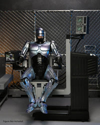 RoboCop Figura Ultimate Battle Damaged RoboCop with Chair 18 cm